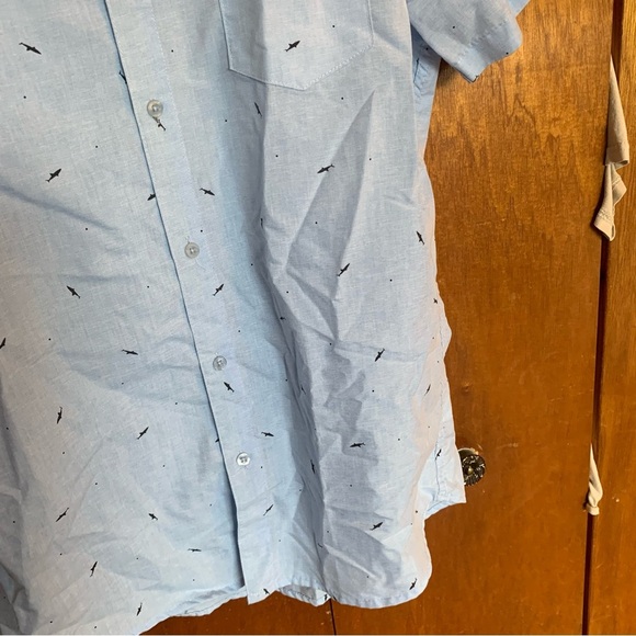 Molokai surf co. Men’s size medium short sleeve button down with shark print - Picture 4 of 11